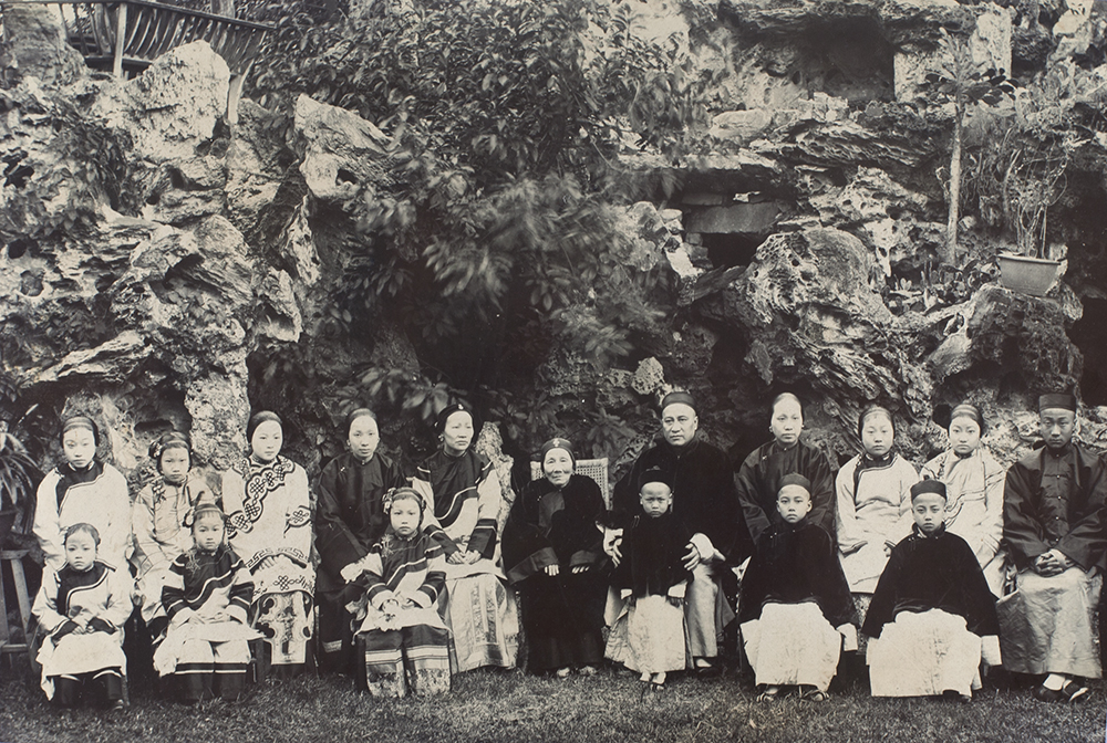 This photograph of an impressive matriarchal family group is captioned on the back ‘Lau Ahchiang & family / Tai Ping Compradore 1906 / Foochow’ (HPC ref Od-s017). James Helbling Collection, DM2829/1.
